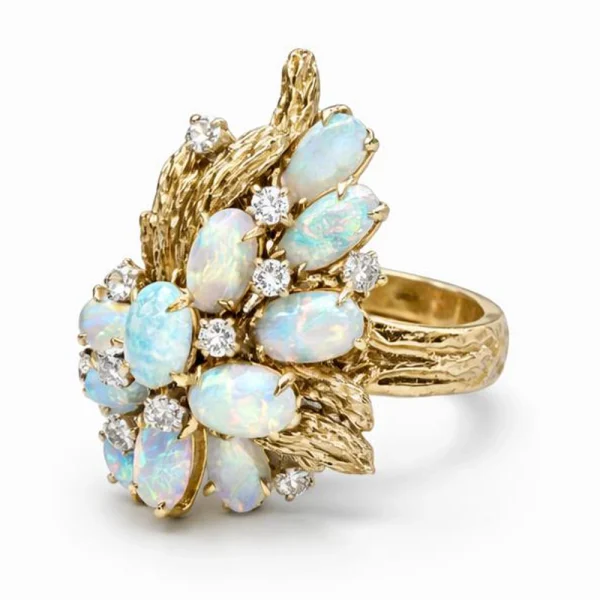 Anello in Oro Giallo 18 kt con 12 Opali Cabochon e 10 Diamanti (0,50 ct) – DIENNECI GIOIELLI